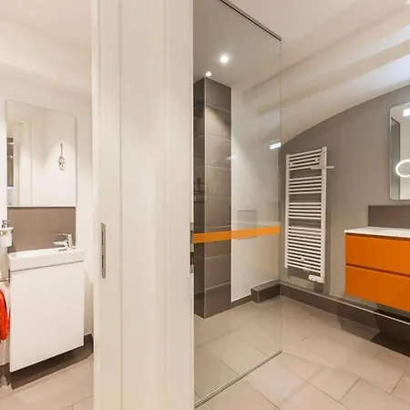 Arcade En Hyper Centre Avec Parking Apartman