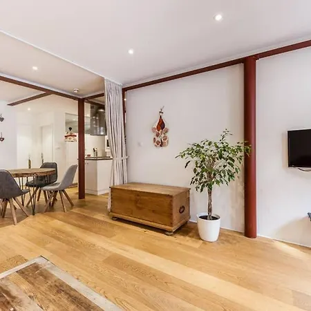 Arcade En Hyper Centre Avec Parking *